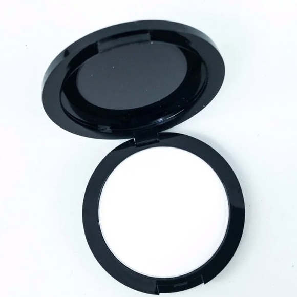 True + Luscious Camera Powder - Picture 4 of 10